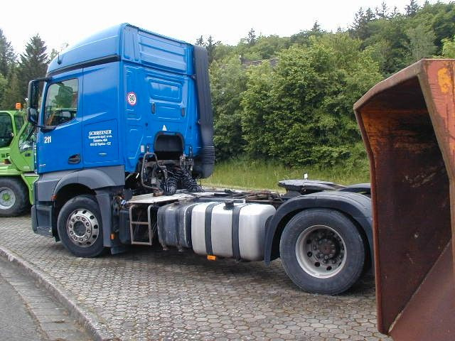 Mercedes-Benz 1843 Actros - شاحنة جرار: صور 3 Mercedes-Benz 1843 Actros - شاحنة جرار: صور 3