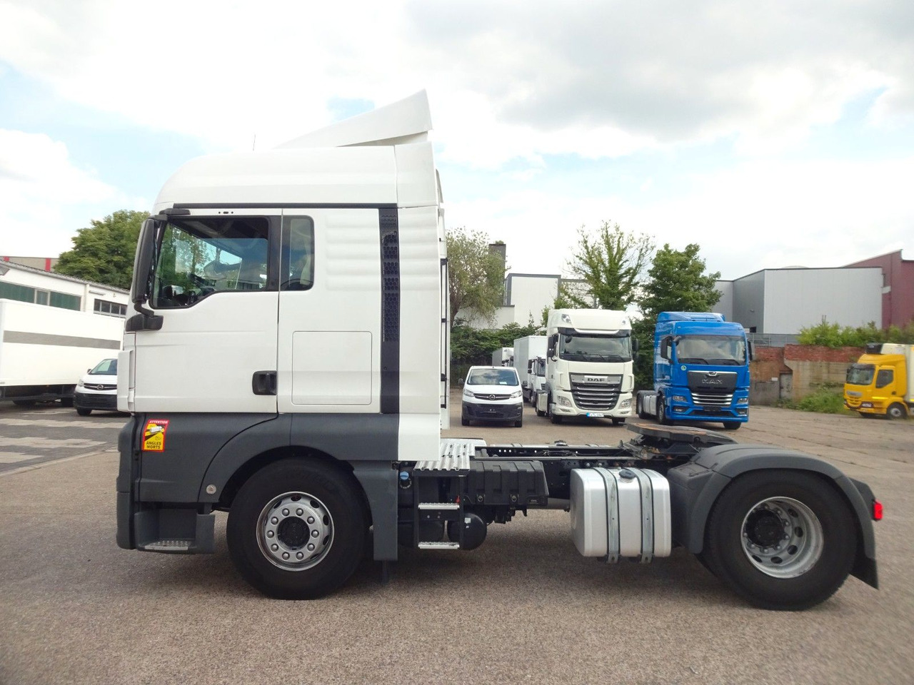 MAN 10 x TGX 18.470, XLX, Intarder, ACC, 2 Tank - شاحنة جرار: صور 5 MAN 10 x TGX 18.470, XLX, Intarder, ACC, 2 Tank - شاحنة جرار: صور 5