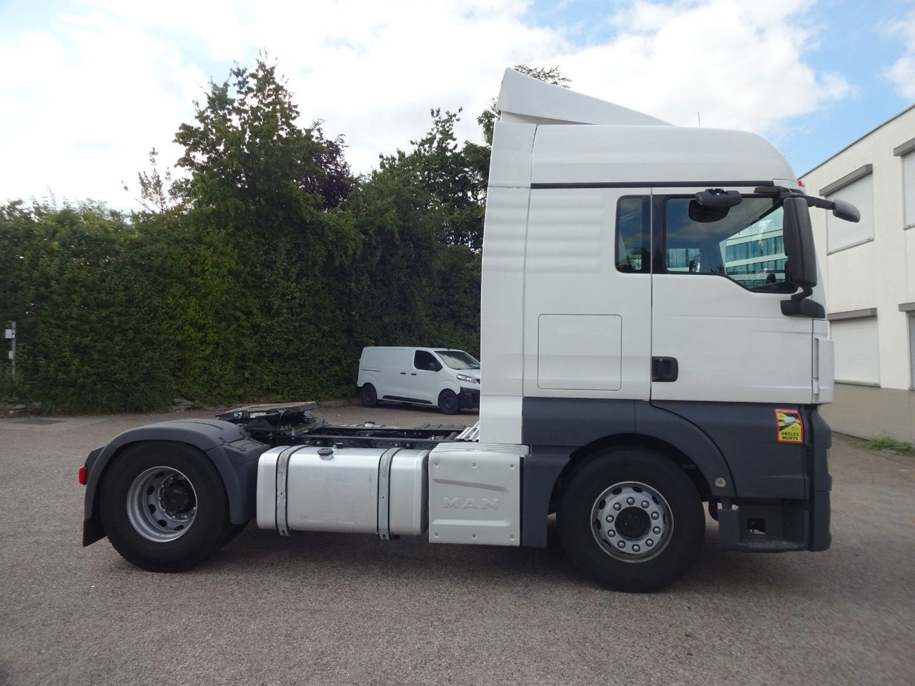 MAN 10 x TGX 18.470, XLX, Intarder, ACC, 2 Tank - شاحنة جرار: صور 4 MAN 10 x TGX 18.470, XLX, Intarder, ACC, 2 Tank - شاحنة جرار: صور 4
