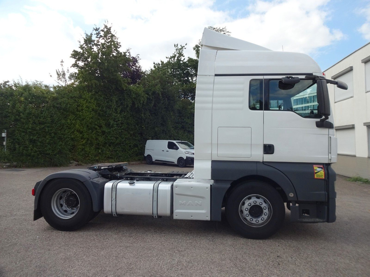 MAN 10 x TGX 18.470, XLX, Intarder, ACC, 2 Tank - شاحنة جرار: صور 4 MAN 10 x TGX 18.470, XLX, Intarder, ACC, 2 Tank - شاحنة جرار: صور 4