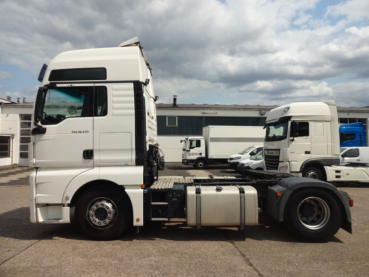 MAN TGX 18.470, XXL, ACC, 2 x Tank, Standklima - شاحنة جرار: صور 4 MAN TGX 18.470, XXL, ACC, 2 x Tank, Standklima - شاحنة جرار: صور 4