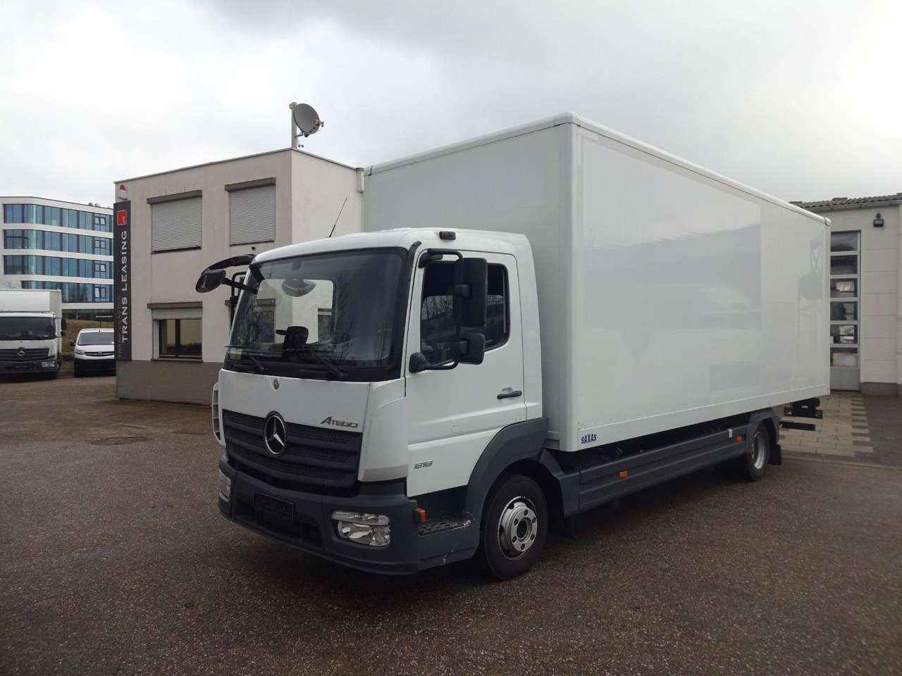 Mercedes-Benz Atego 818, Koffer mit Rolltor - الشاحنات الصغيرة صندوق مغلق: صور 1 Mercedes-Benz Atego 818, Koffer mit Rolltor - الشاحنات الصغيرة صندوق مغلق: صور 1