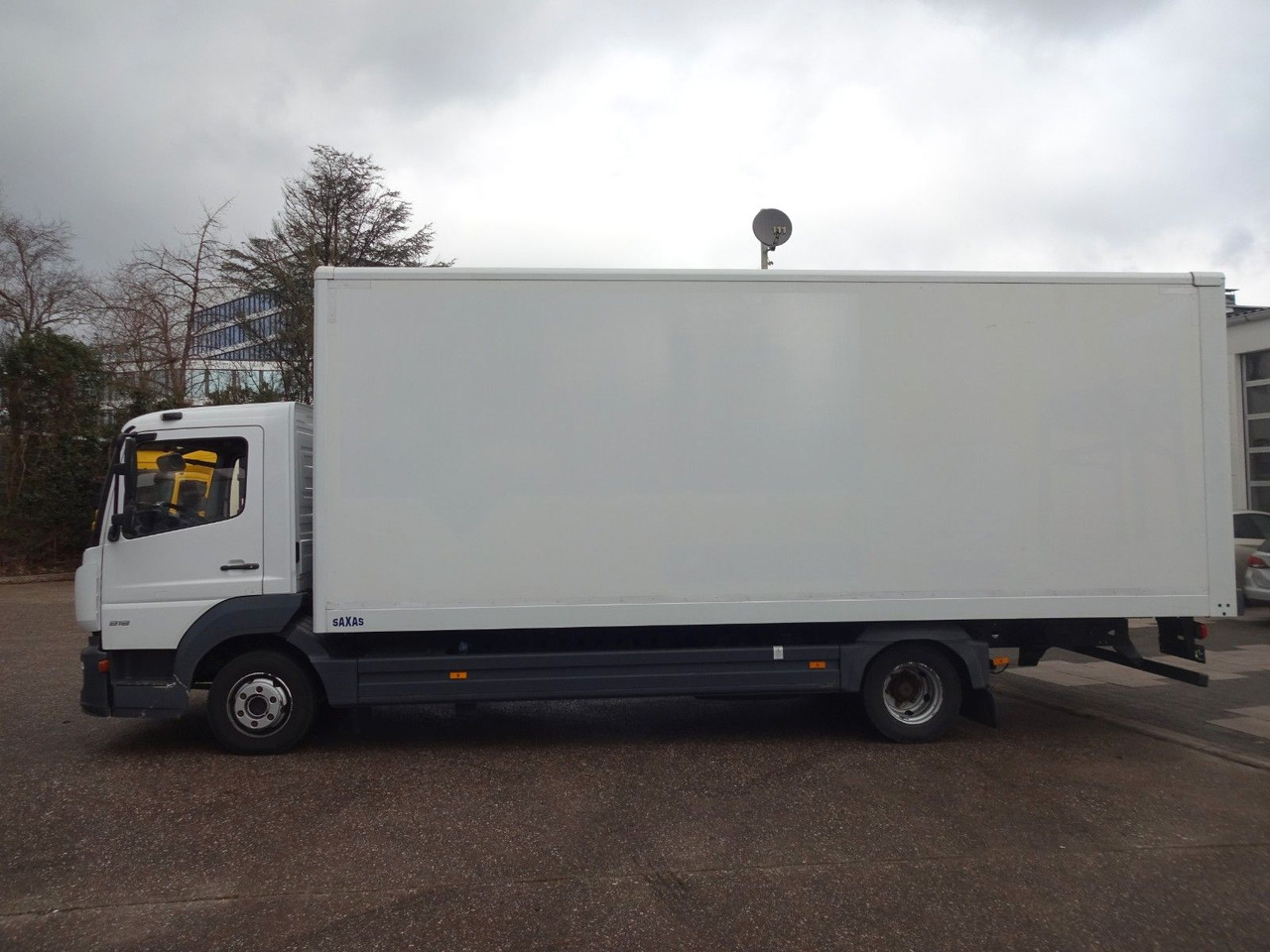 Mercedes-Benz Atego 818, Koffer mit Rolltor - الشاحنات الصغيرة صندوق مغلق: صور 4 Mercedes-Benz Atego 818, Koffer mit Rolltor - الشاحنات الصغيرة صندوق مغلق: صور 4