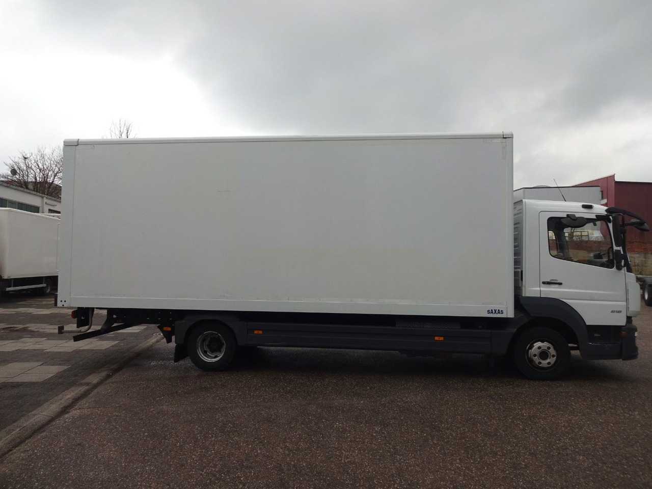 Mercedes-Benz Atego 818, Koffer mit Rolltor - الشاحنات الصغيرة صندوق مغلق: صور 3 Mercedes-Benz Atego 818, Koffer mit Rolltor - الشاحنات الصغيرة صندوق مغلق: صور 3