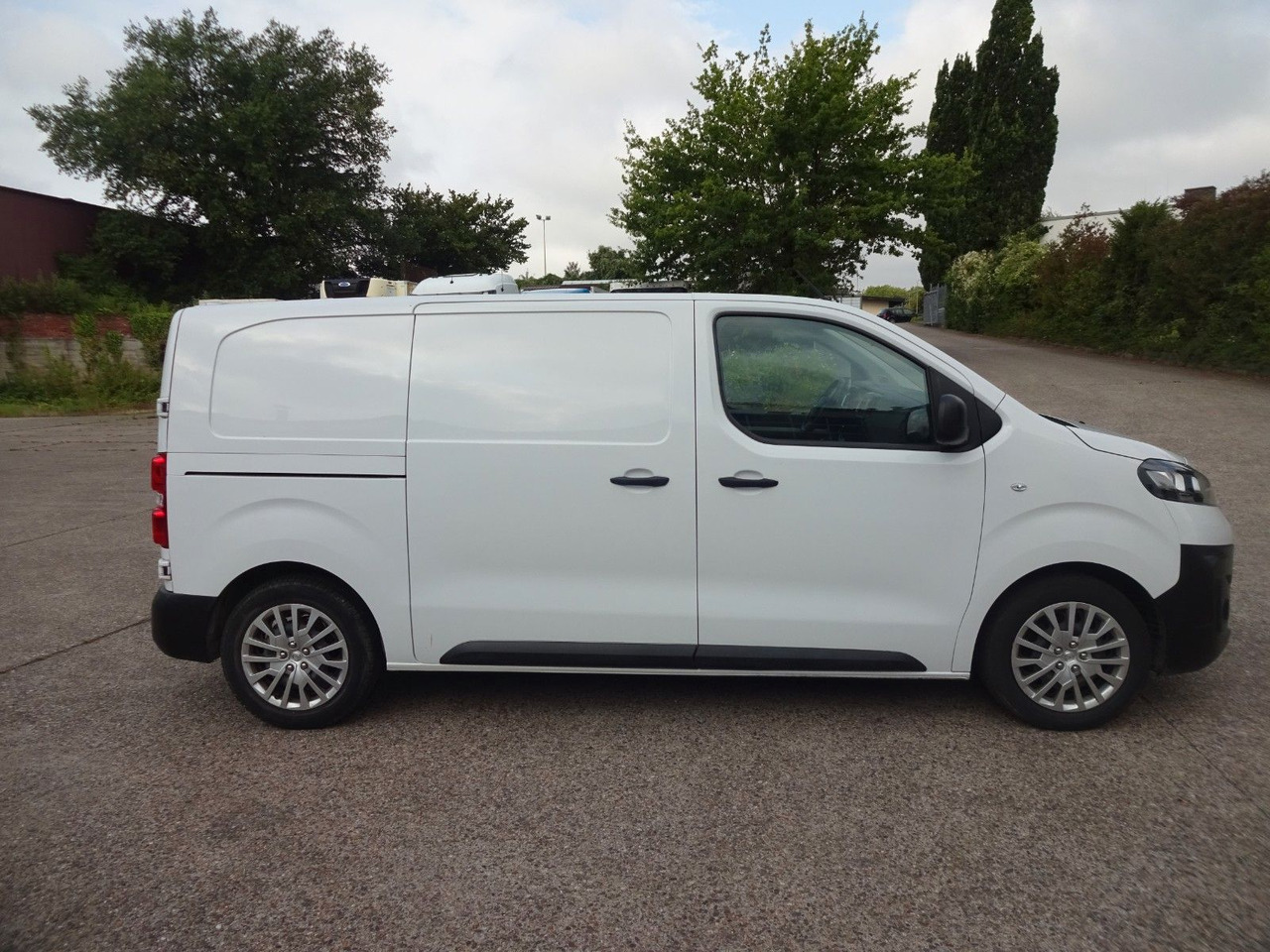 Opel Vivaro Kasten L1H1, Klima, PDC, Tempomat - فان المدمجة: صور 4 Opel Vivaro Kasten L1H1, Klima, PDC, Tempomat - فان المدمجة: صور 4