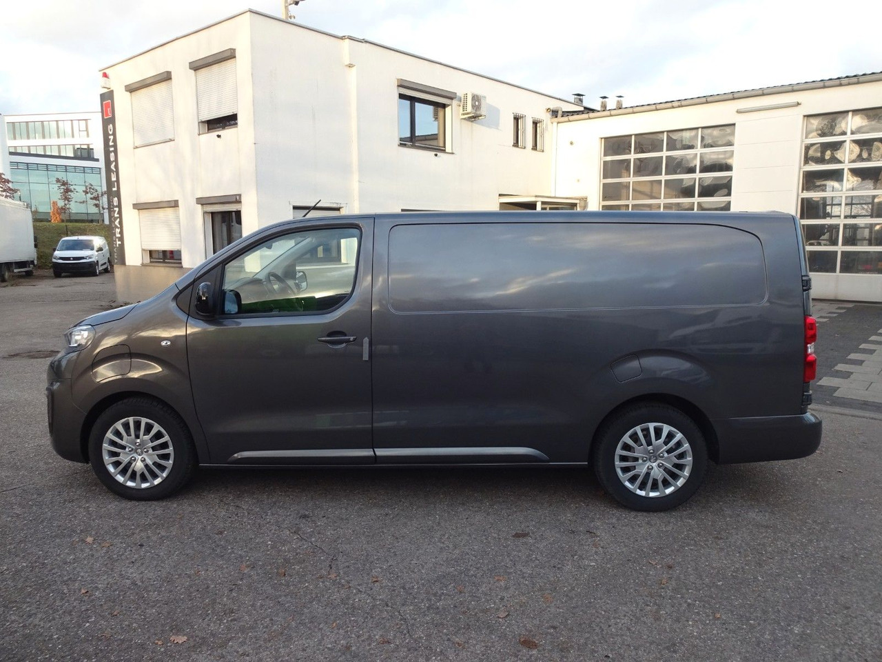 Peugeot Expert Kasten Lang, L3H1, 57 kW - فان المدمجة, فان كهربائية: صور 4 Peugeot Expert Kasten Lang, L3H1, 57 kW - فان المدمجة, فان كهربائية: صور 4