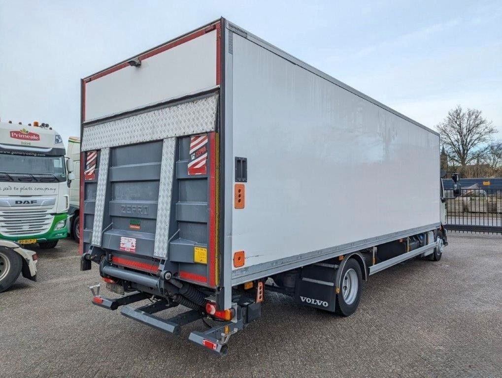 Volvo FL 210, 12tn., Isolirt, Autom, wie neu - بصندوق مغلق شاحنة: صور 3 Volvo FL 210, 12tn., Isolirt, Autom, wie neu - بصندوق مغلق شاحنة: صور 3