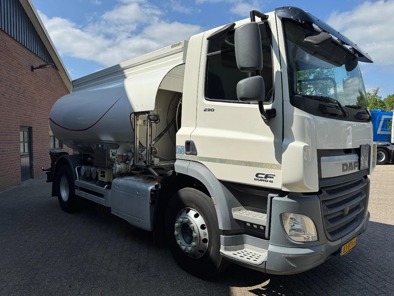 DAF CF 290 12.000 Fuel Diesel/Benzin Alle keuringen! Top conditie - شاحنة صهريج: صور 2 DAF CF 290 12.000 Fuel Diesel/Benzin Alle keuringen! Top conditie - شاحنة صهريج: صور 2