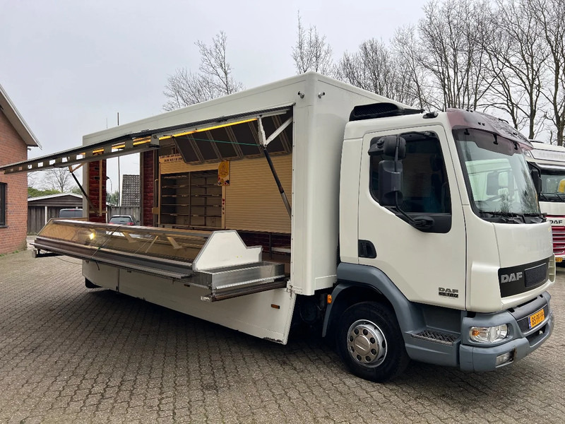 DAF LF 180 4X2 Verkoopopbouw/Verkaufsaufbau +Koeling Hydraulisch uitklapbaar - شاحنات طعام: صور 1 DAF LF 180 4X2 Verkoopopbouw/Verkaufsaufbau +Koeling Hydraulisch uitklapbaar - شاحنات طعام: صور 1