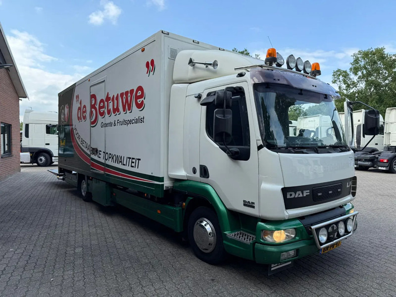 DAF LF 45.220 Laadklep/LBW Zijdeur Slaapcabine AHK NL truck - بصندوق مغلق شاحنة: صور 2 DAF LF 45.220 Laadklep/LBW Zijdeur Slaapcabine AHK NL truck - بصندوق مغلق شاحنة: صور 2
