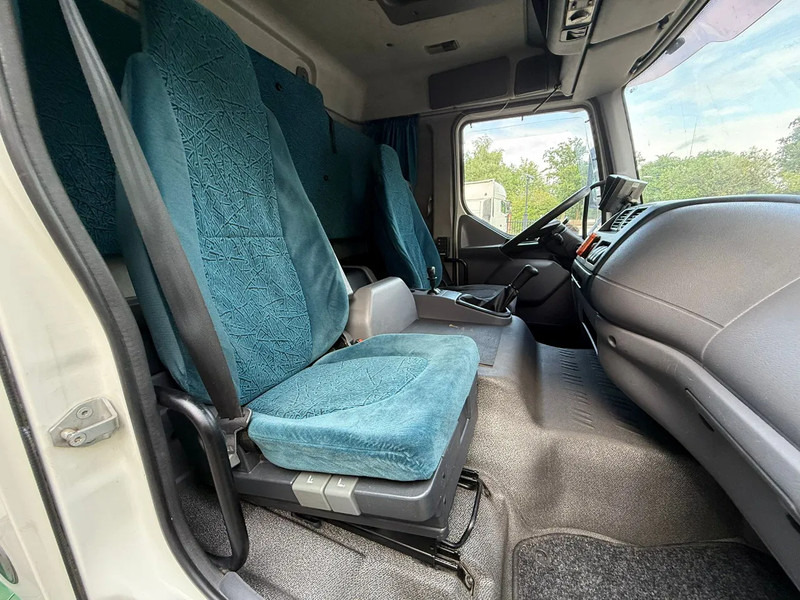 DAF LF 45.220 Laadklep/LBW Zijdeur Slaapcabine AHK NL truck - بصندوق مغلق شاحنة: صور 5 DAF LF 45.220 Laadklep/LBW Zijdeur Slaapcabine AHK NL truck - بصندوق مغلق شاحنة: صور 5