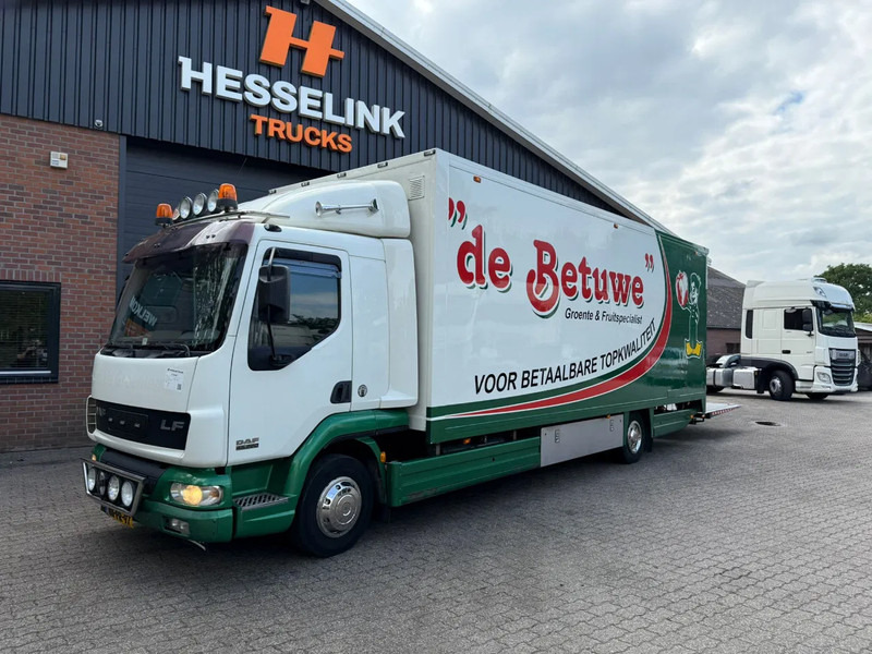 DAF LF 45.220 Laadklep/LBW Zijdeur Slaapcabine AHK NL truck - بصندوق مغلق شاحنة: صور 1 DAF LF 45.220 Laadklep/LBW Zijdeur Slaapcabine AHK NL truck - بصندوق مغلق شاحنة: صور 1