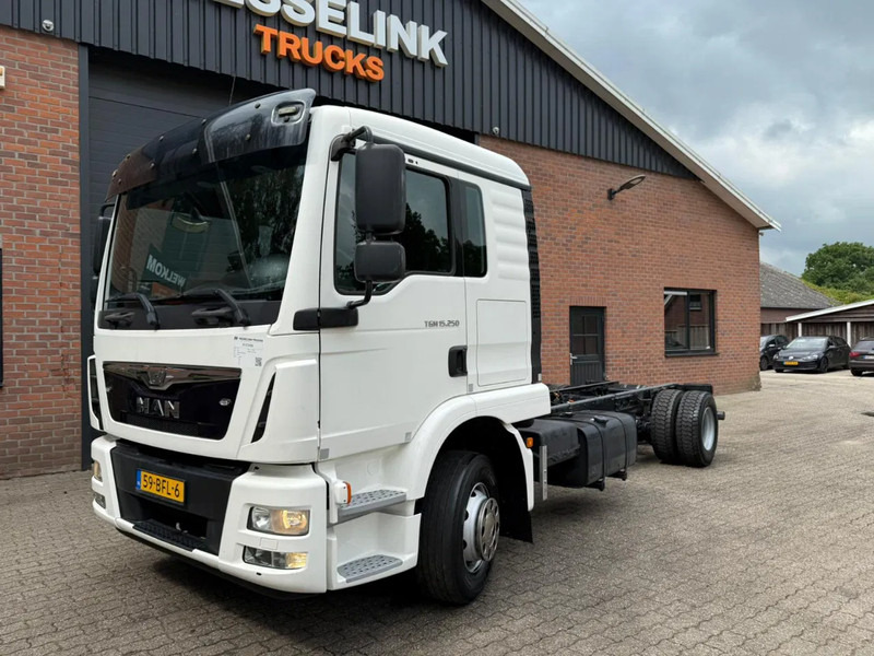 MAN TGM TGM 15.250 4X2 Chassis, Airco, 526.460 KM, Slaapcabine - الشاسيه شاحنة: صور 1 MAN TGM TGM 15.250 4X2 Chassis, Airco, 526.460 KM, Slaapcabine - الشاسيه شاحنة: صور 1
