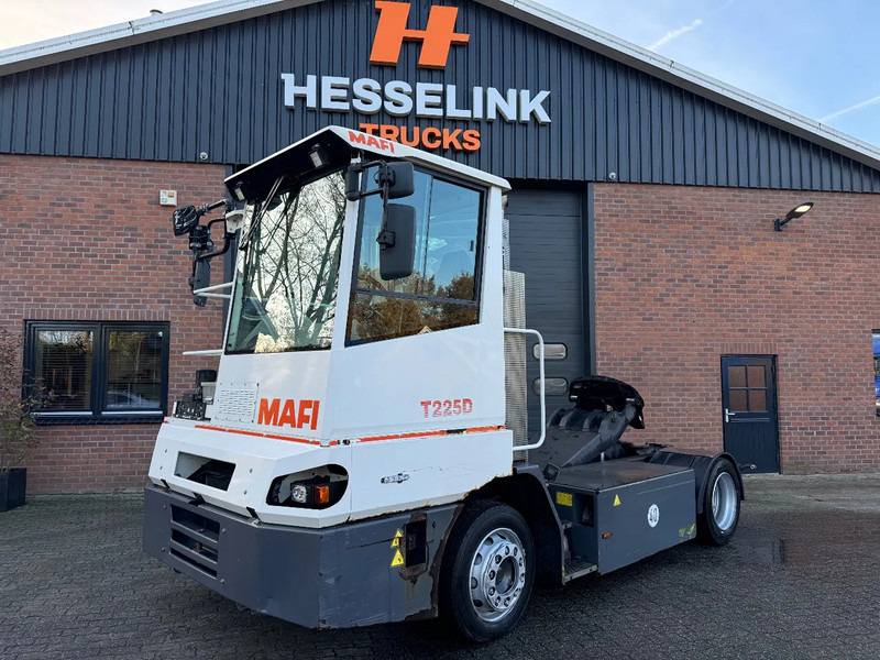 Mafi T225D T225D Rangeertrekker met Kenteken & vangmuil! - جرارات صالات المطارات: صور 1 Mafi T225D T225D Rangeertrekker met Kenteken & vangmuil! - جرارات صالات المطارات: صور 1