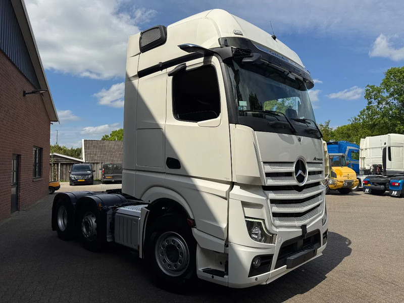 Mercedes-Benz Actros 2545 6X2 Gigaspace Gestuurde voorloopas NL Truck 327.240KM - شاحنة جرار: صور 2 Mercedes-Benz Actros 2545 6X2 Gigaspace Gestuurde voorloopas NL Truck 327.240KM - شاحنة جرار: صور 2