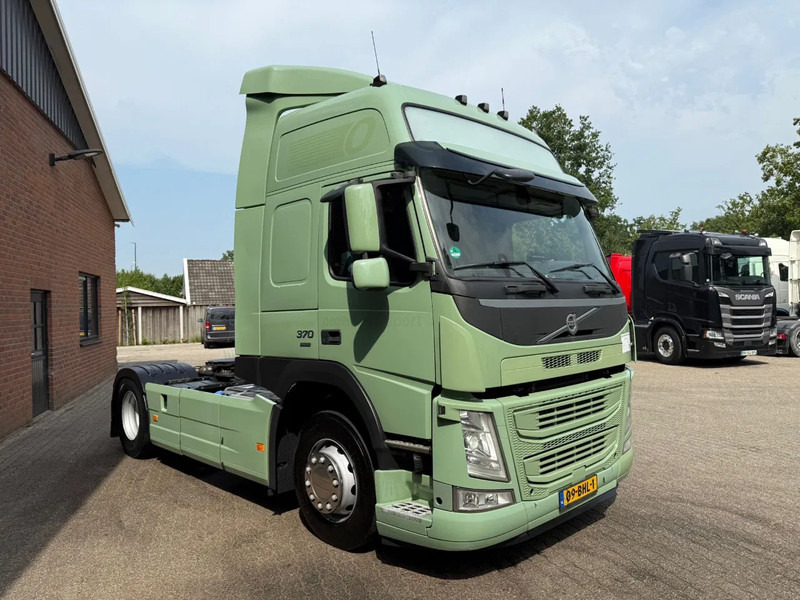 Volvo FM 370 Globetrotter XL Xenon Side skirts NL Truck - شاحنة جرار: صور 2 Volvo FM 370 Globetrotter XL Xenon Side skirts NL Truck - شاحنة جرار: صور 2