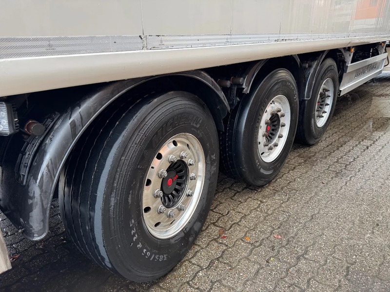 Kraker CF 200 92m3 Agrar Lenkachse/Steering axle Hogedrukreiniger - أرضية المشي نصف مقطورة: صور 4 Kraker CF 200 92m3 Agrar Lenkachse/Steering axle Hogedrukreiniger - أرضية المشي نصف مقطورة: صور 4