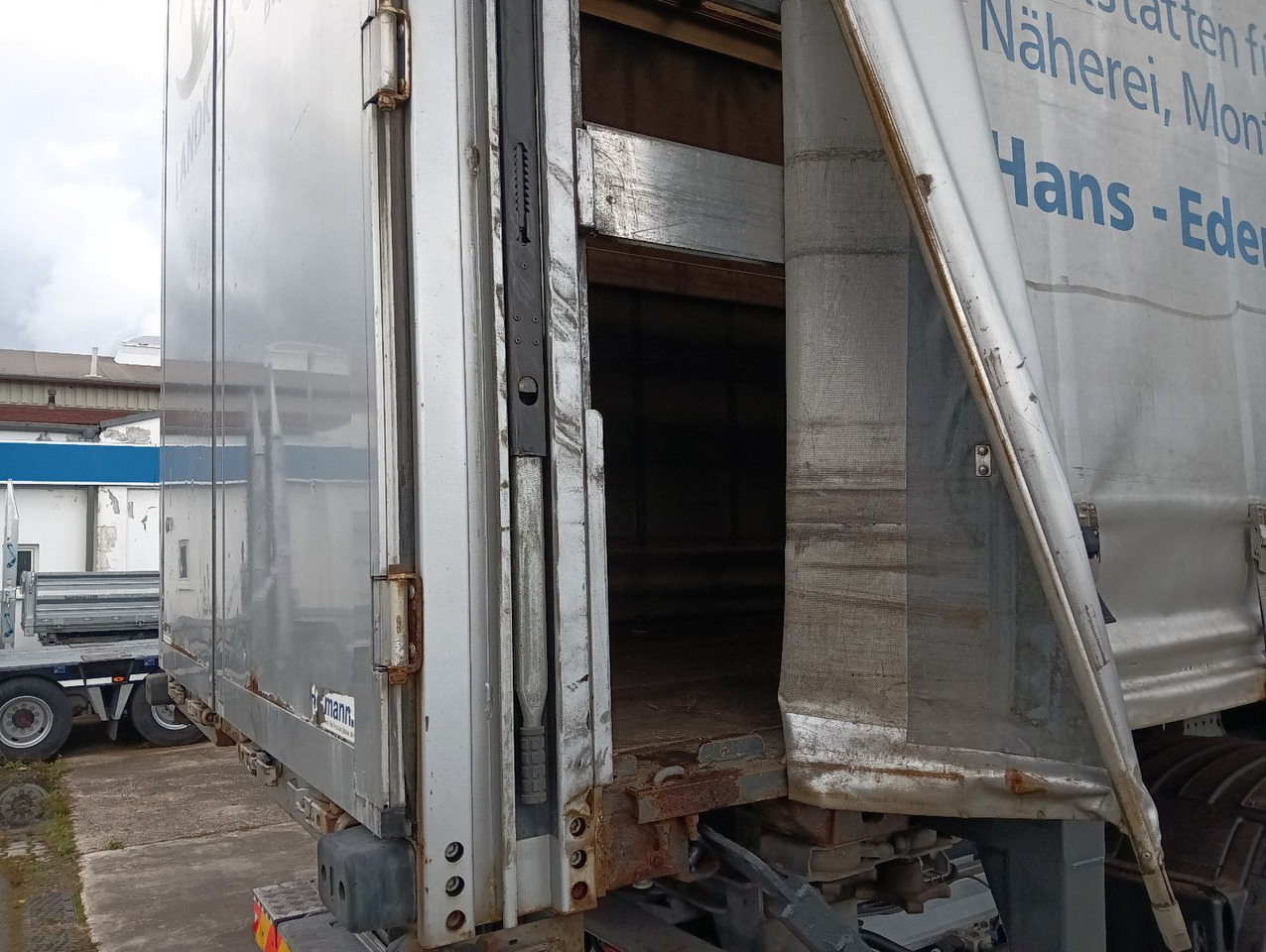 Hofmann 2xWB2205 C745 9/2007 Hubdach,Curtainsider,Edscha Hofmann 2xWB2205 C745 9/2007 Hubdach,Curtainsider,Edscha - جسم السيارة - بغطاء جانبي: صور 3 Hofmann 2xWB2205 C745 9/2007 Hubdach,Curtainsider,Edscha Hofmann 2xWB2205 C745 9/2007 Hubdach,Curtainsider,Edscha - جسم السيارة - بغطاء جانبي: صور 3