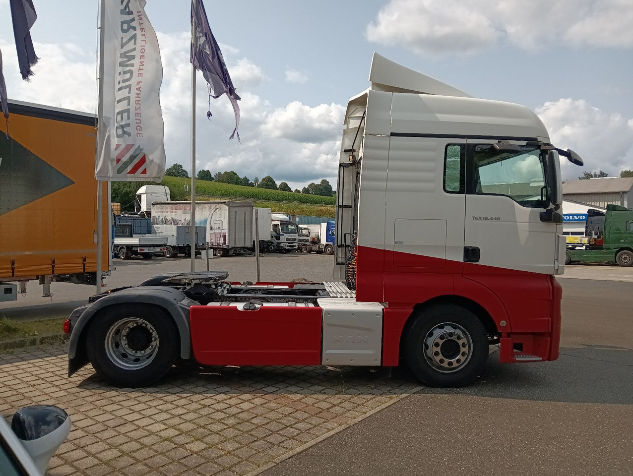MAN TGX 18:440 BLS INTARDER Vollspoiler Reifen70-90% MAN TGX 18:440 BLS INTARDER Vollspoiler Reifen70-90% - شاحنة جرار: صور 3 MAN TGX 18:440 BLS INTARDER Vollspoiler Reifen70-90% MAN TGX 18:440 BLS INTARDER Vollspoiler Reifen70-90% - شاحنة جرار: صور 3
