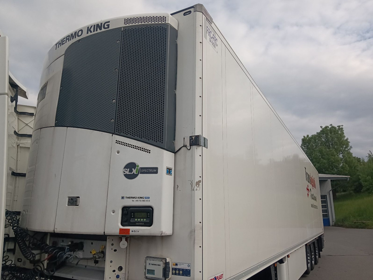 Schmitz Cargobull SKO24-FP45 Bi-Temp TK SLXi Spectrum Doppelst Blu - بصندوق مغلق نصف مقطورة: صور 1 Schmitz Cargobull SKO24-FP45 Bi-Temp TK SLXi Spectrum Doppelst Blu - بصندوق مغلق نصف مقطورة: صور 1