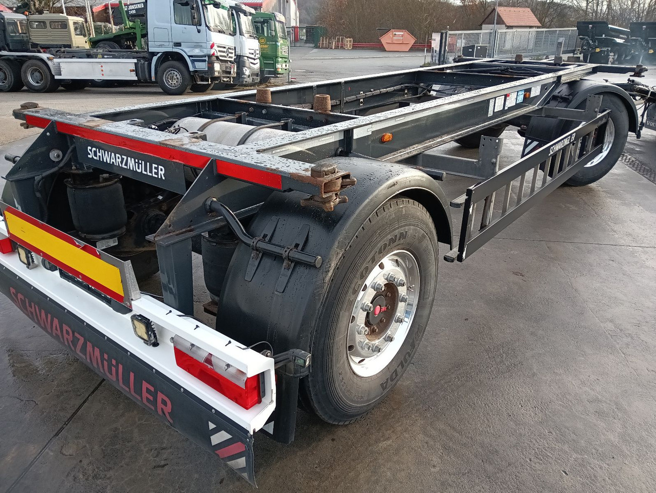 Schwarzmüller 2-A BDF 1,22/1,32 ALCOA Alufelgen ADR 120tkm TÜV Schwarzmüller 2-A BDF 1,22/1,32 ALCOA Alufelgen ADR 120tkm TÜV - شاحنات الحاويات/ جسم علوي قابل للتغيير مقطورة: صور 3 Schwarzmüller 2-A BDF 1,22/1,32 ALCOA Alufelgen ADR 120tkm TÜV Schwarzmüller 2-A BDF 1,22/1,32 ALCOA Alufelgen ADR 120tkm TÜV - شاحنات الحاويات/ جسم علوي قابل للتغيير مقطورة: صور 3