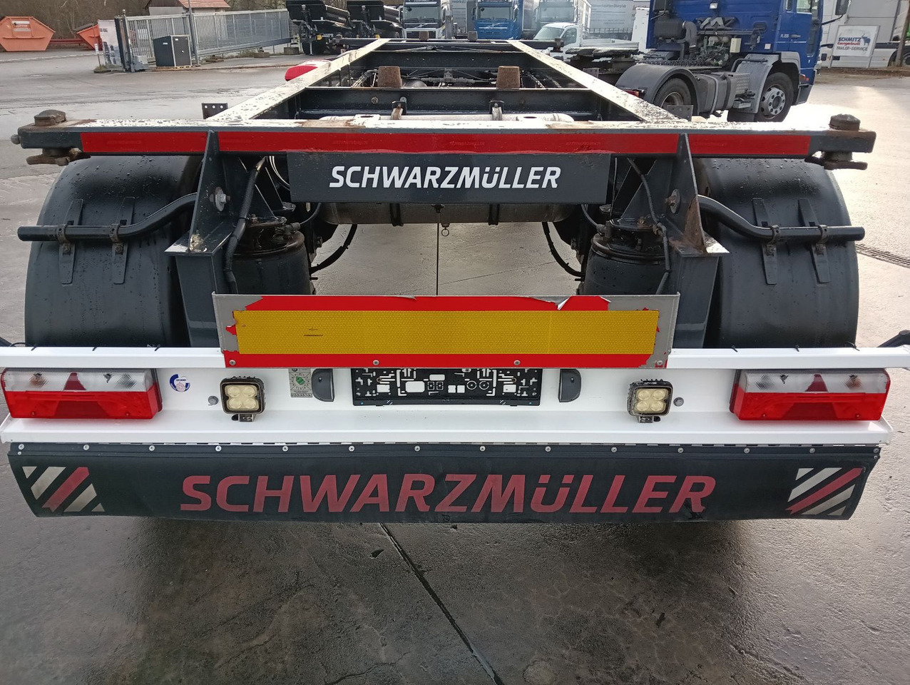 Schwarzmüller 2-A BDF 1,22/1,32 ALCOA Alufelgen ADR 120tkm TÜV Schwarzmüller 2-A BDF 1,22/1,32 ALCOA Alufelgen ADR 120tkm TÜV - شاحنات الحاويات/ جسم علوي قابل للتغيير مقطورة: صور 2 Schwarzmüller 2-A BDF 1,22/1,32 ALCOA Alufelgen ADR 120tkm TÜV Schwarzmüller 2-A BDF 1,22/1,32 ALCOA Alufelgen ADR 120tkm TÜV - شاحنات الحاويات/ جسم علوي قابل للتغيير مقطورة: صور 2