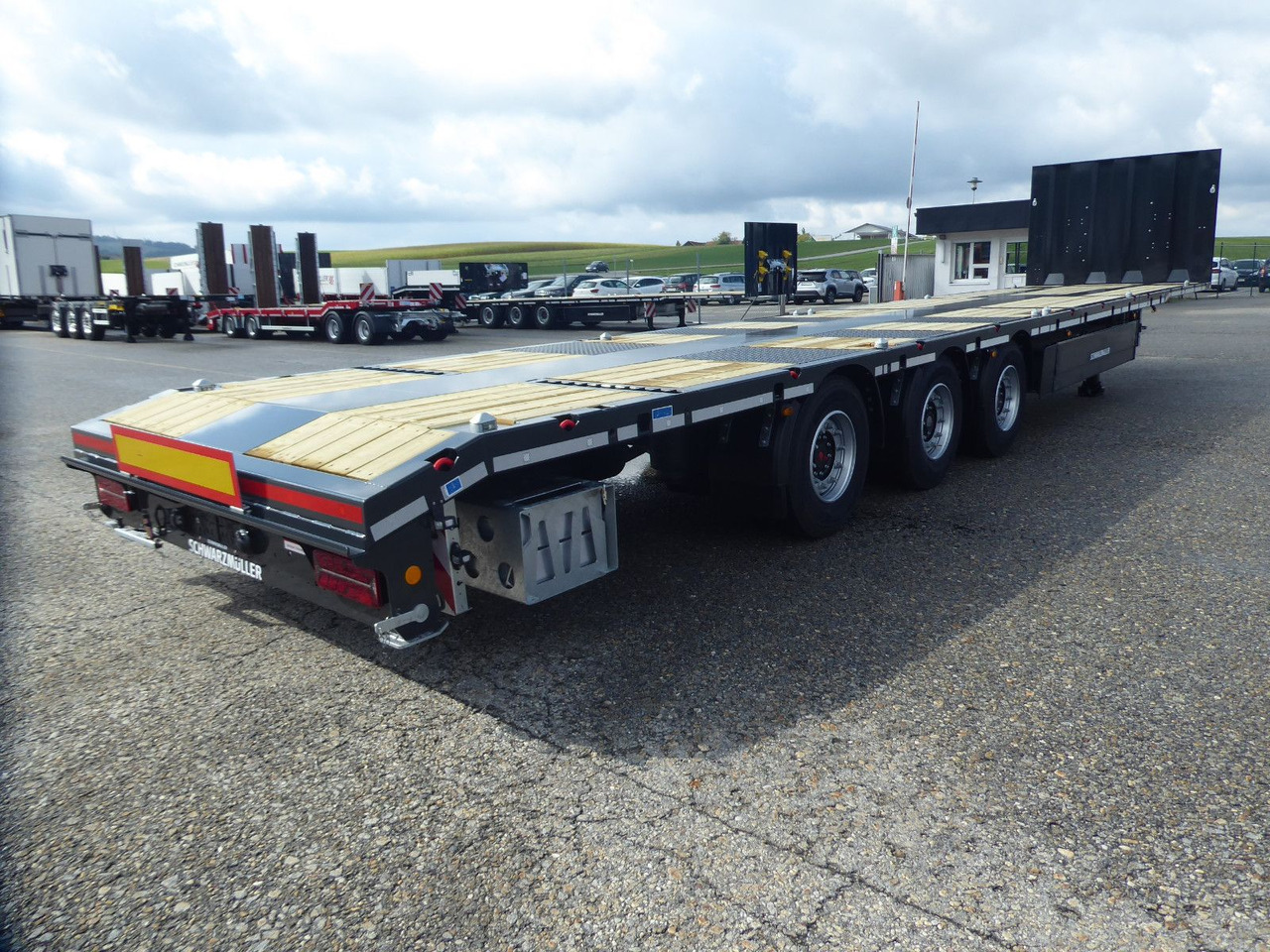 Schwarzmüller 3Achs Tele Rampen TwistLock40+2x20"SAF Lenk+Lift - نصف مقطورة مسطحة: صور 4 Schwarzmüller 3Achs Tele Rampen TwistLock40+2x20"SAF Lenk+Lift - نصف مقطورة مسطحة: صور 4