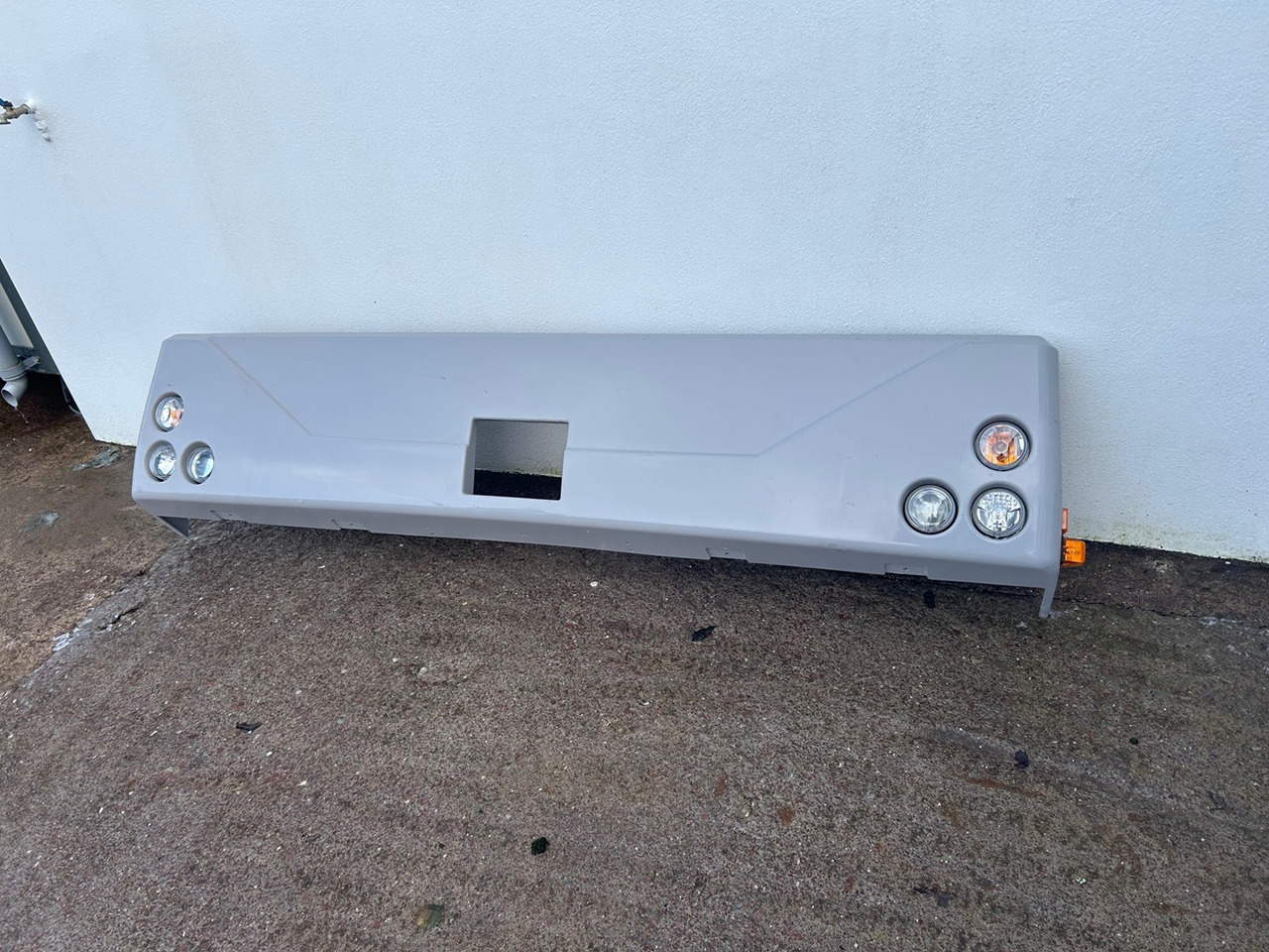 LIEBHERR Front Bumper Part Number 96001000 - رافعة لجميع التضاريس: صور 1 LIEBHERR Front Bumper Part Number 96001000 - رافعة لجميع التضاريس: صور 1