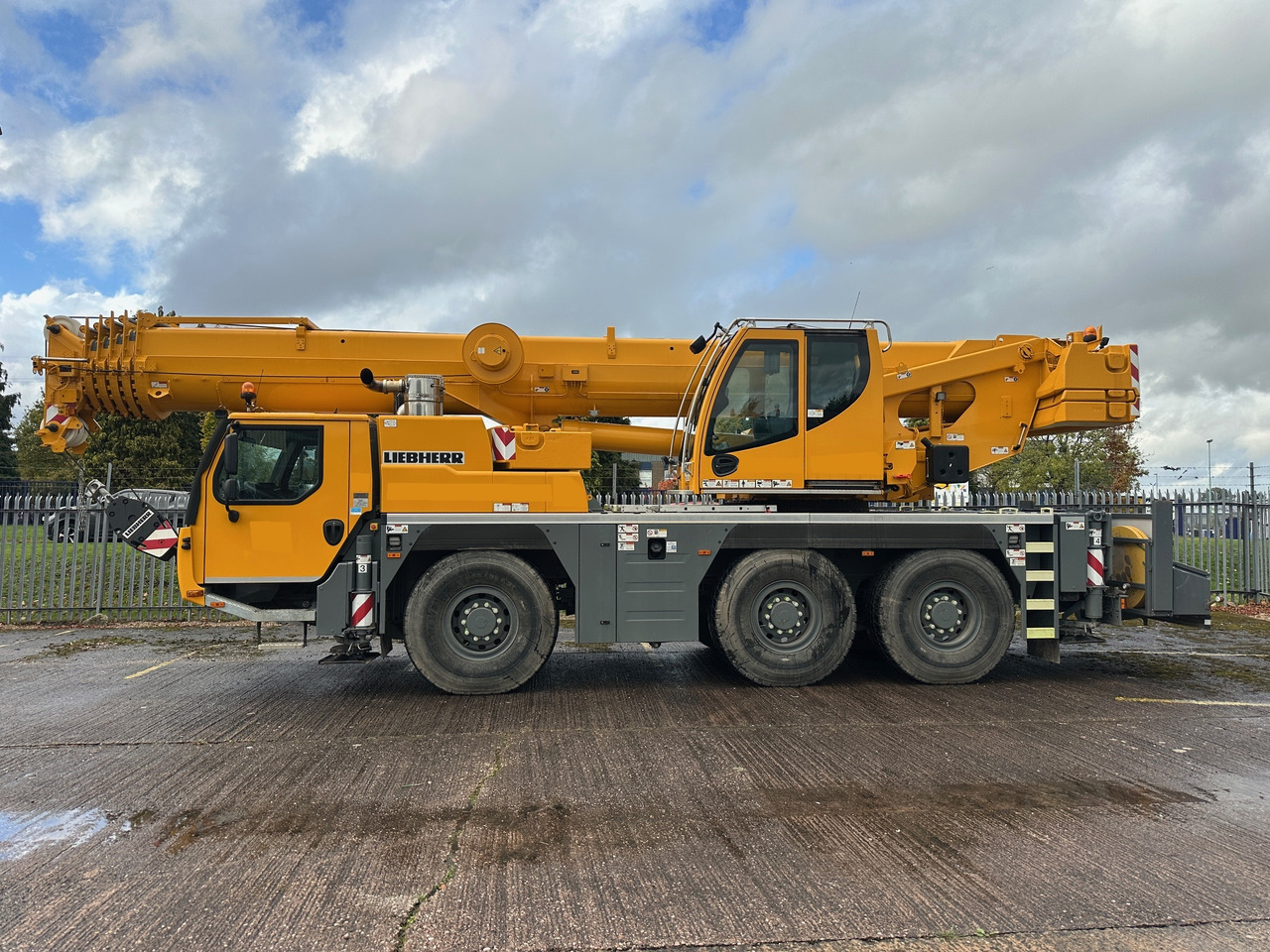 LIEBHERR LTM1060-3.1 - In Brand New Condition, Only 997 Hours - رافعة لجميع التضاريس: صور 1 LIEBHERR LTM1060-3.1 - In Brand New Condition, Only 997 Hours - رافعة لجميع التضاريس: صور 1