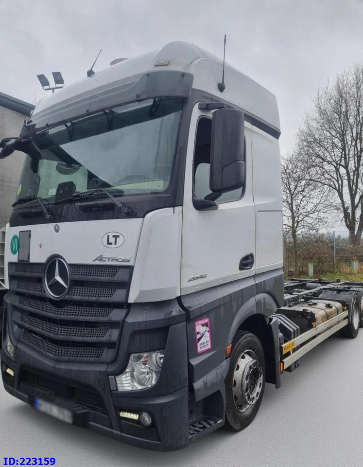 MERCEDES-BENZ Actros 2542 BDF 6x2 Euro6 - الشاسيه شاحنة: صور 2 MERCEDES-BENZ Actros 2542 BDF 6x2 Euro6 - الشاسيه شاحنة: صور 2