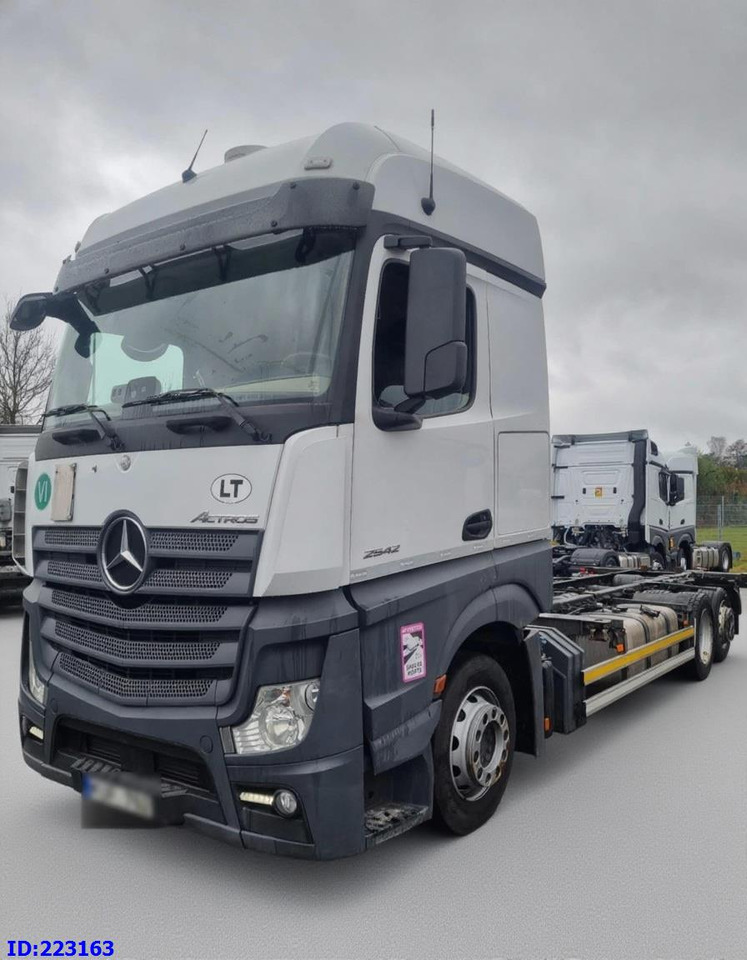MERCEDES-BENZ Actros 2542 BDF 6x2 Euro6 - الشاسيه شاحنة: صور 2 MERCEDES-BENZ Actros 2542 BDF 6x2 Euro6 - الشاسيه شاحنة: صور 2