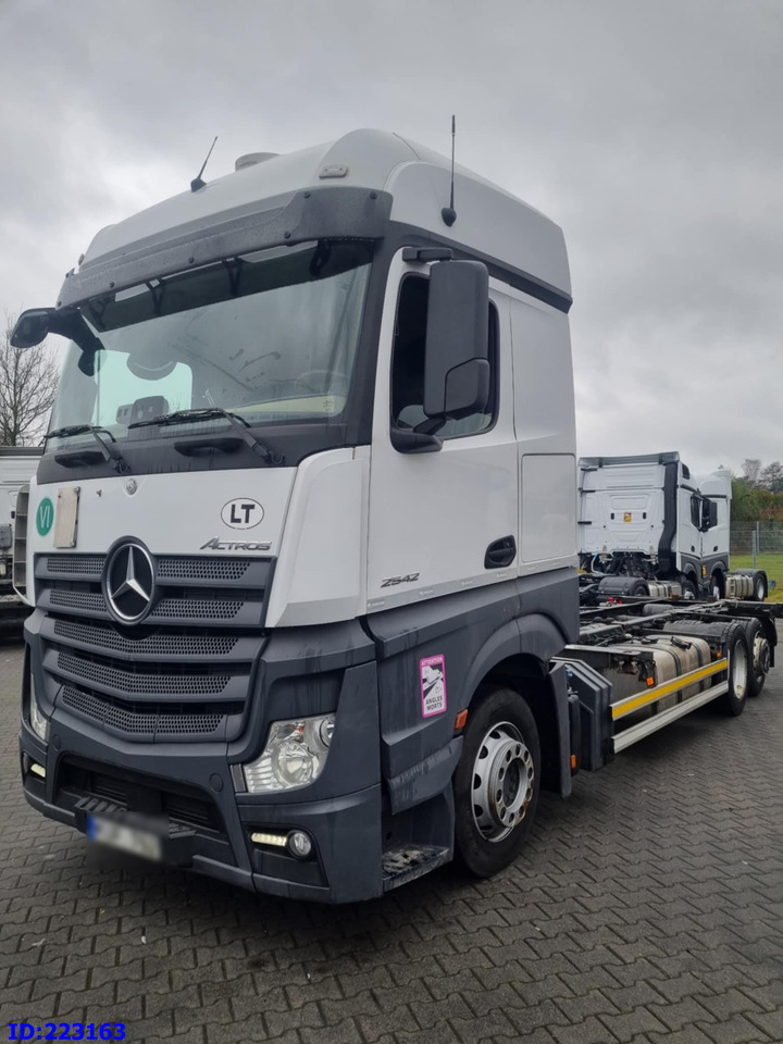 MERCEDES-BENZ Actros 2542 BDF 6x2 Euro6 - الشاسيه شاحنة: صور 2 MERCEDES-BENZ Actros 2542 BDF 6x2 Euro6 - الشاسيه شاحنة: صور 2