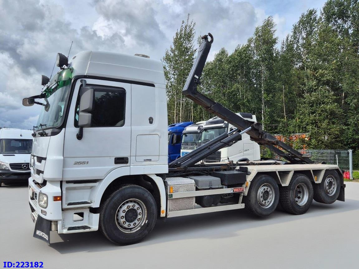MERCEDES-BENZ Actros 2551 8x2 V8 Retarder - شاحنة ذات الخطاف: صور 2 MERCEDES-BENZ Actros 2551 8x2 V8 Retarder - شاحنة ذات الخطاف: صور 2