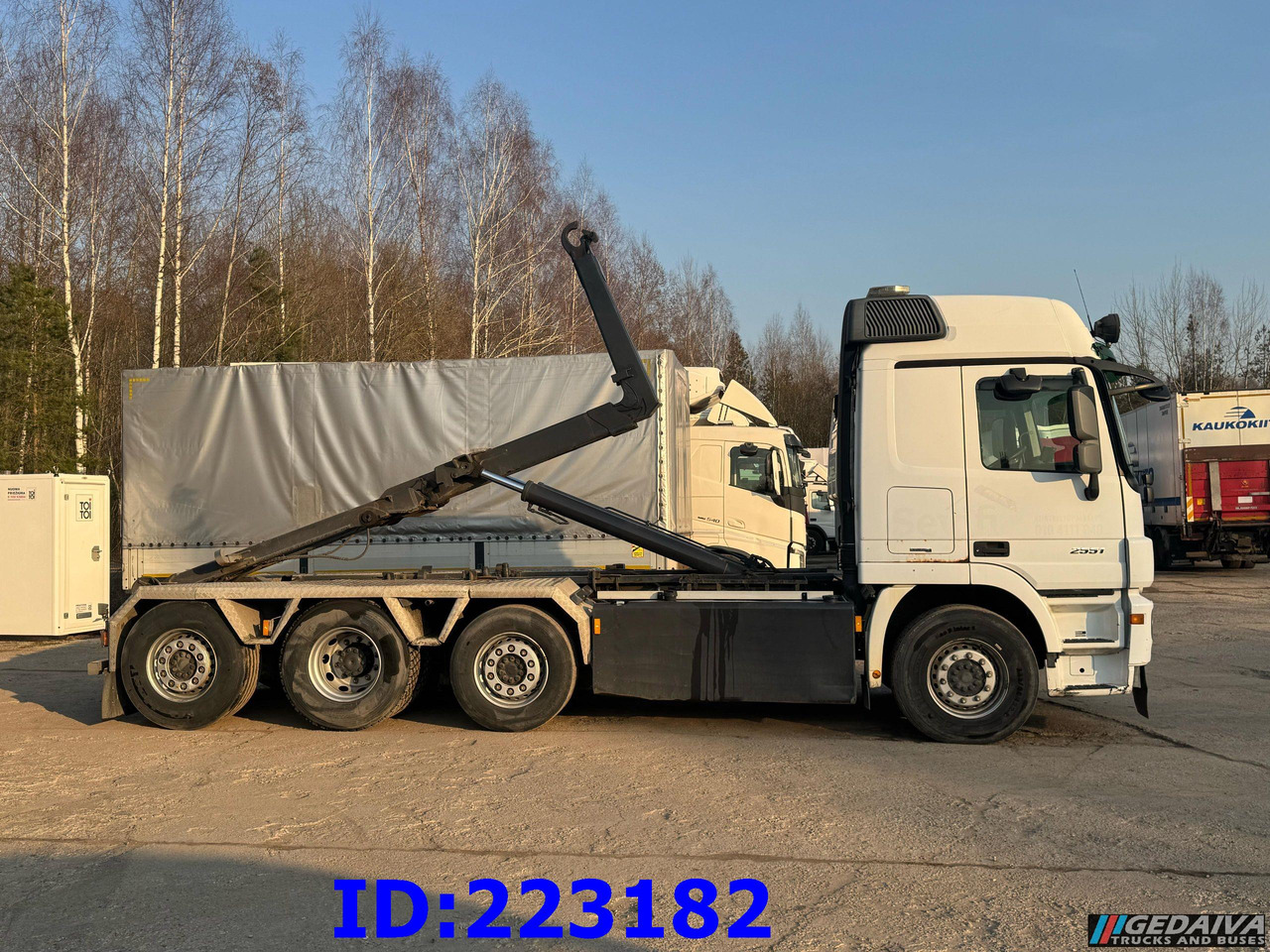 MERCEDES-BENZ Actros 2551 8x2 V8 Retarder - شاحنة ذات الخطاف: صور 5 MERCEDES-BENZ Actros 2551 8x2 V8 Retarder - شاحنة ذات الخطاف: صور 5