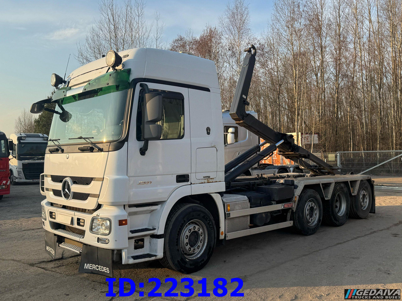 MERCEDES-BENZ Actros 2551 8x2 V8 Retarder - شاحنة ذات الخطاف: صور 1 MERCEDES-BENZ Actros 2551 8x2 V8 Retarder - شاحنة ذات الخطاف: صور 1