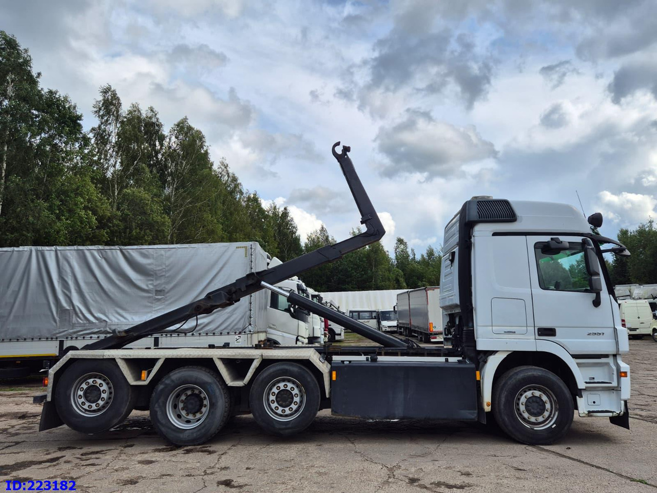 MERCEDES-BENZ Actros 2551 8x2 V8 Retarder - شاحنة ذات الخطاف: صور 5 MERCEDES-BENZ Actros 2551 8x2 V8 Retarder - شاحنة ذات الخطاف: صور 5