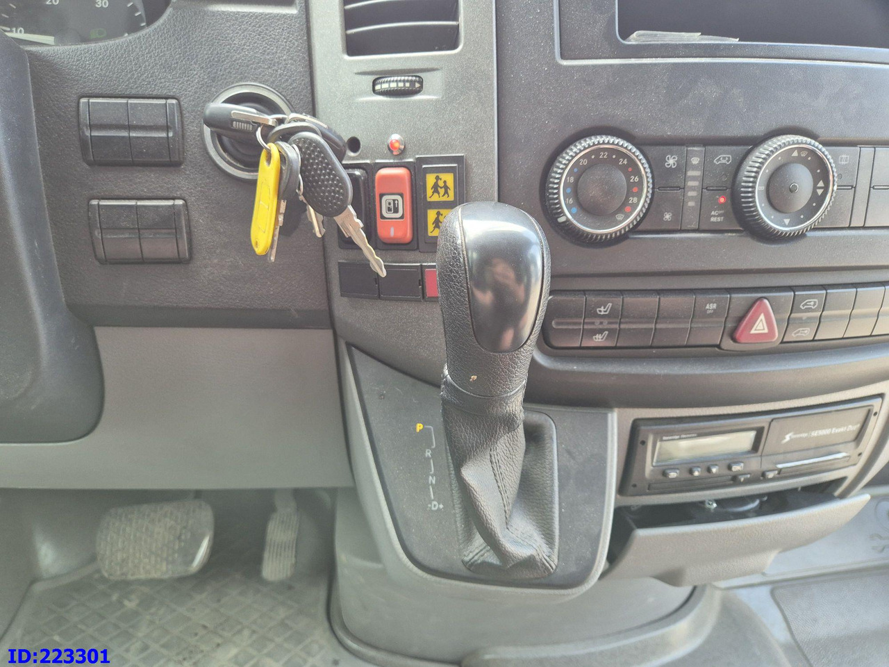 صغيرة, ميكروباص MERCEDES-BENZ Sprinter 515 TRANSFER 23 PLACES: صور 12