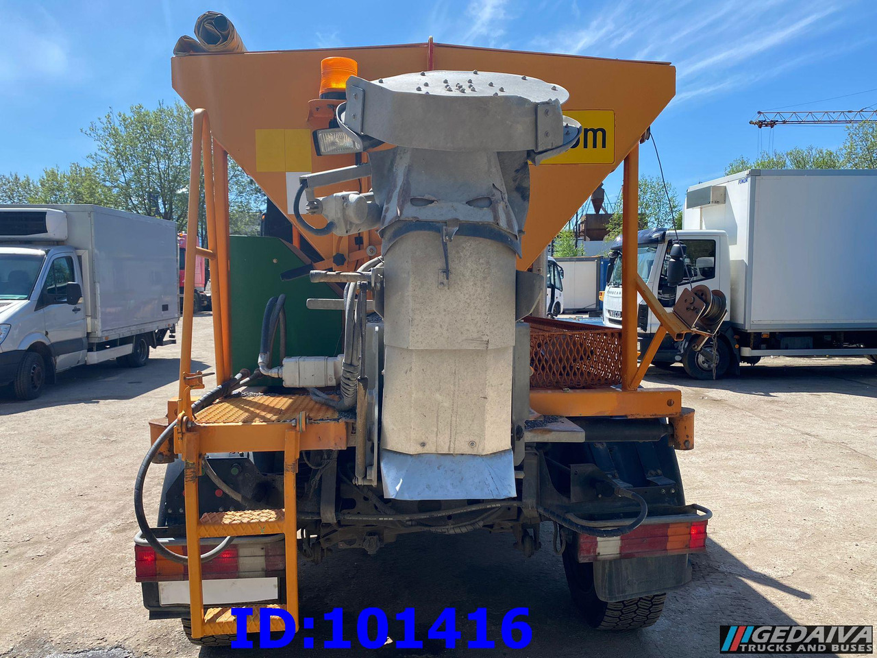 MERCEDES-BENZ Unimog U300 4X4 - جرافة ثلج: صور 5 MERCEDES-BENZ Unimog U300 4X4 - جرافة ثلج: صور 5