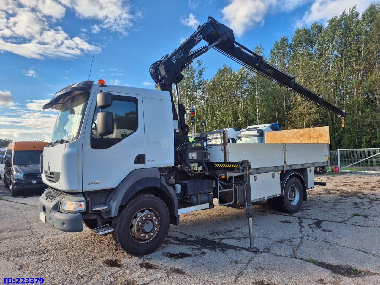 RENAULT Midlum 240.16 4x4 + HIAB 122 E-3 HIDUO - شاحنات مسطحة: صور 1 RENAULT Midlum 240.16 4x4 + HIAB 122 E-3 HIDUO - شاحنات مسطحة: صور 1
