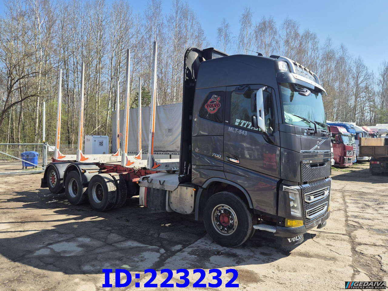 VOLVO FH16 700HP 8X4 Big Axles - شاحنة قطع الأشجار: صور 4 VOLVO FH16 700HP 8X4 Big Axles - شاحنة قطع الأشجار: صور 4