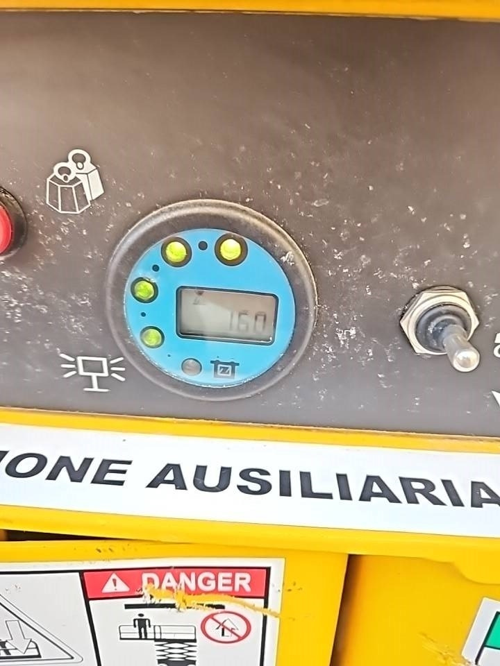 Haulotte Compact 10 N - رافعات مقصية: صور 4 Haulotte Compact 10 N - رافعات مقصية: صور 4