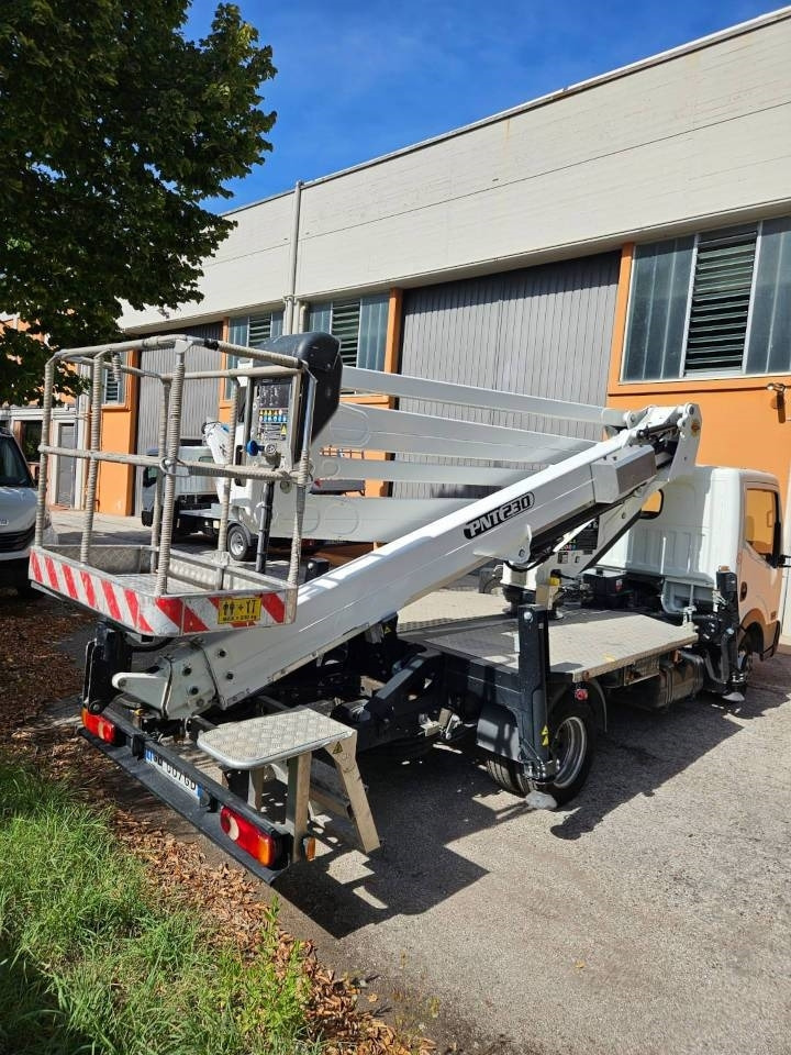 Isoli PNT 230  - مصاعد الازدهار محمولة على شاحنة: صور 4 Isoli PNT 230  - مصاعد الازدهار محمولة على شاحنة: صور 4