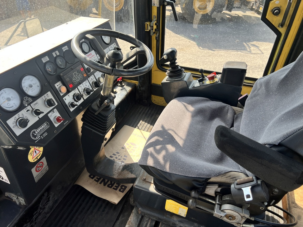 مدحلة الأسفلت Bomag BW 174 n. Chr. (111667): صور 8 مدحلة الأسفلت Bomag BW 174 n. Chr. (111667): صور 8