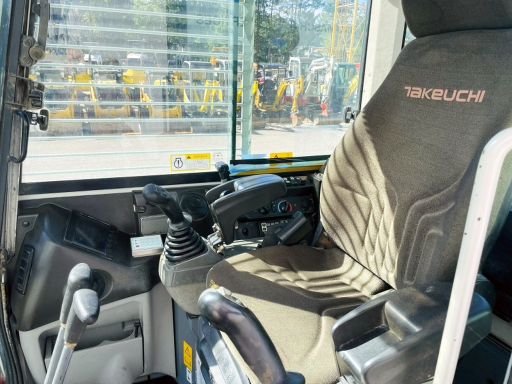Takeuchi TB280FR (4050) - حفارة مصغرة: صور 5 Takeuchi TB280FR (4050) - حفارة مصغرة: صور 5