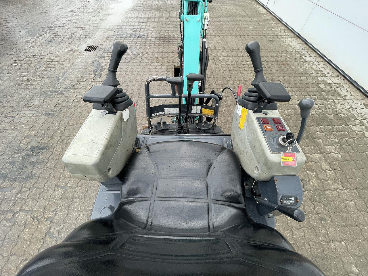Kobelco SK10SR-2 - حفارة مصغرة: صور 3 Kobelco SK10SR-2 - حفارة مصغرة: صور 3