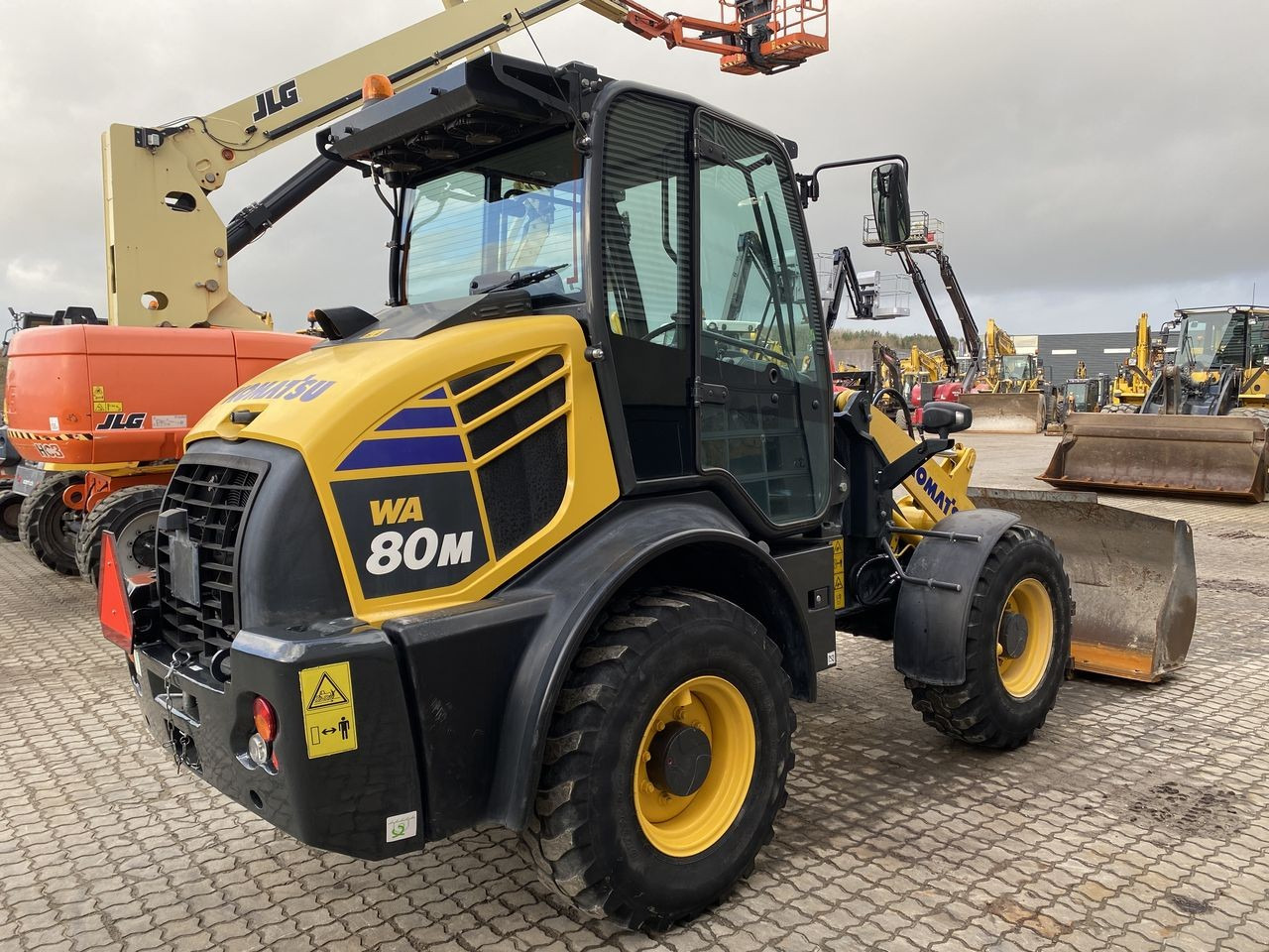 Komatsu WA80M-8EO - لودر مفصلي صغير: صور 4 Komatsu WA80M-8EO - لودر مفصلي صغير: صور 4