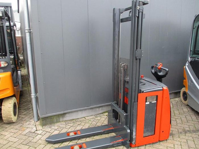Linde L14 - معدات تكديس: صور 1 Linde L14 - معدات تكديس: صور 1