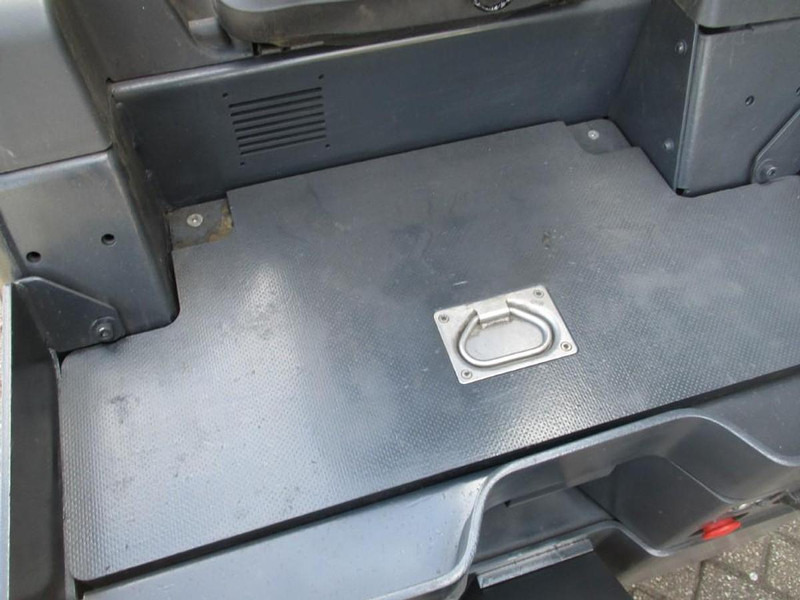 Linde P 60 - جرار السحب الكهربائي: صور 4 Linde P 60 - جرار السحب الكهربائي: صور 4
