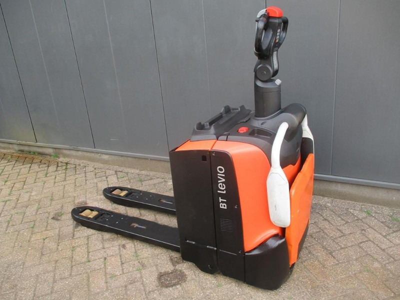 Toyota LPE200 - معدات الرفع منخفض المستوى: صور 3 Toyota LPE200 - معدات الرفع منخفض المستوى: صور 3