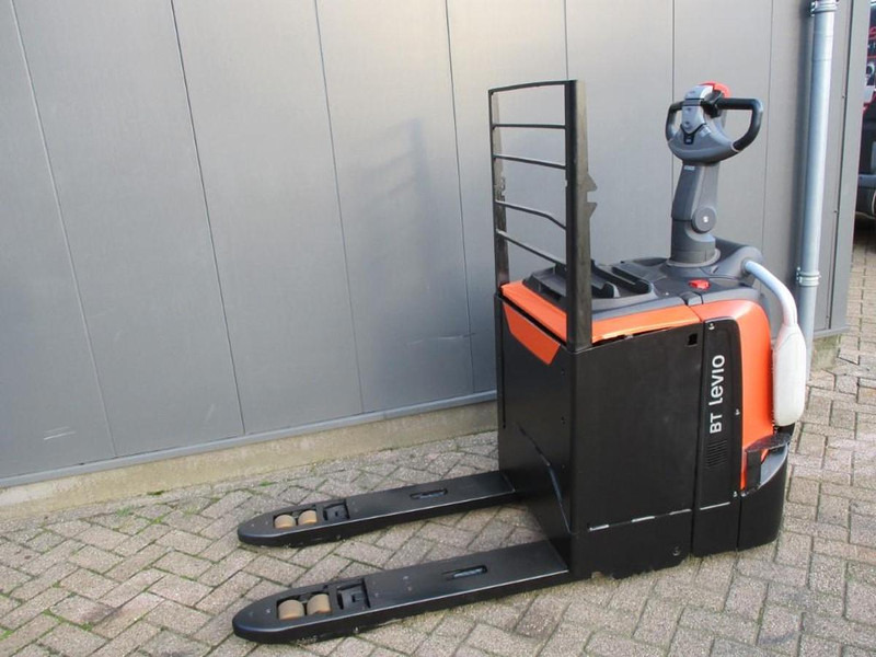 Toyota LPE250 - معدات الرفع منخفض المستوى: صور 1 Toyota LPE250 - معدات الرفع منخفض المستوى: صور 1